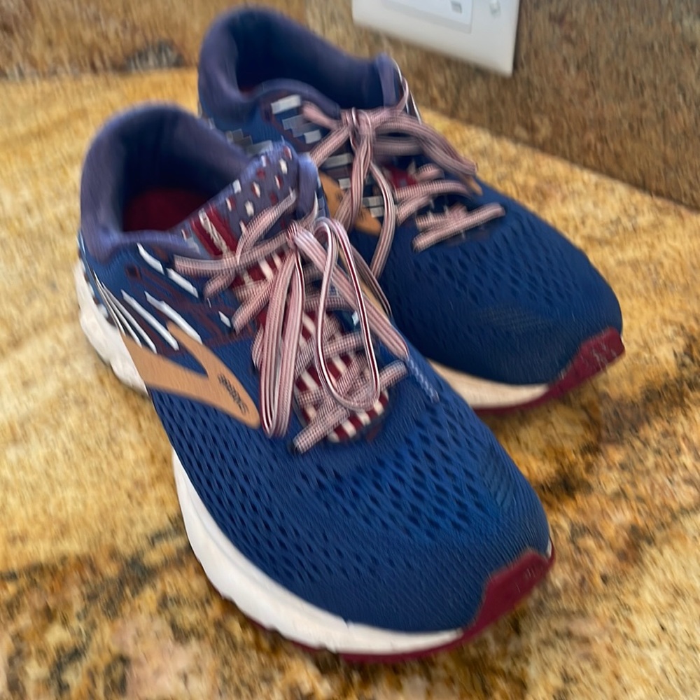 Brooks Adrenaline 19 running sneakers